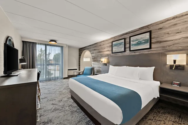 غرفة قياسية بسرير كينج بشرفة، Best Western Parkway Hotel Toronto North 5/10