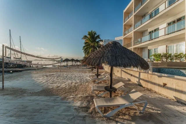 Imperial Las Perlas, Cancun 64/66