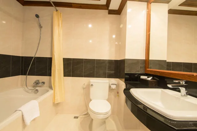 Colonial, Double Bed, Balcony، Cheathata Cta Hotel Siem Reap 5/8