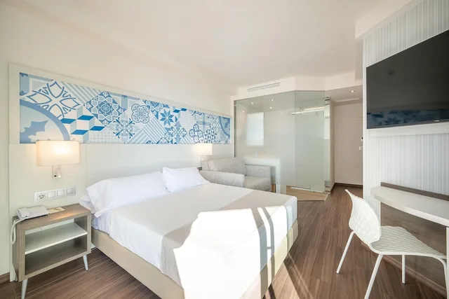 غرفة سوبيريور عائلية مفردة بإطلالة على البحر، Port Benidorm 4/6