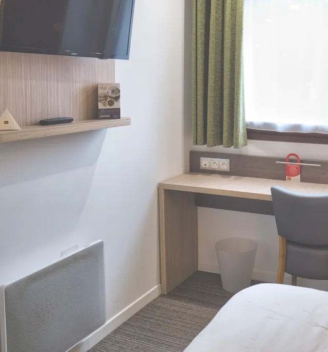 غرفة بسريرين منفصلين، Contact Hotel Le Seino Marin 1/3