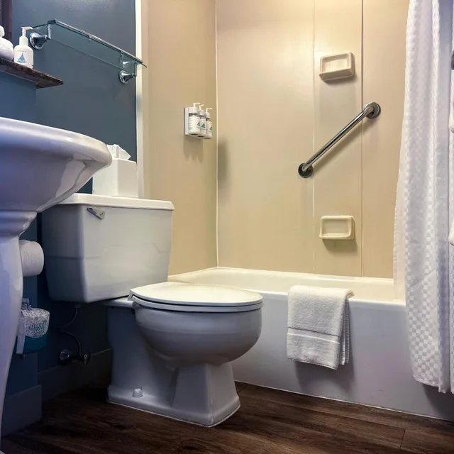 غرفة بسرير كينج بإطلالة على المرفأ، The Newport Harbor Hotel and Marina 4/4