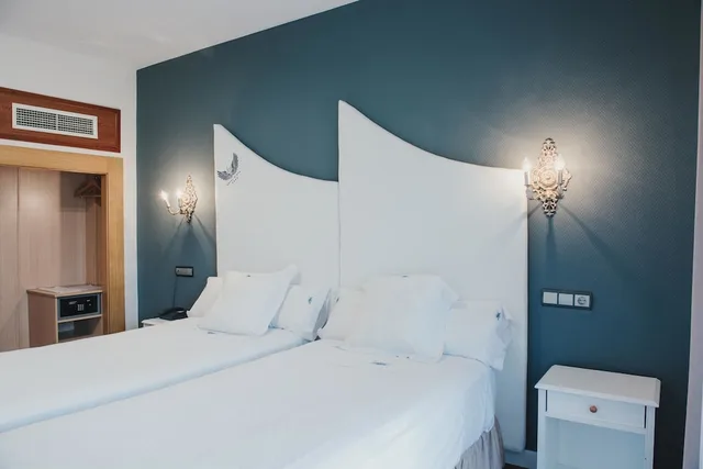 غرفة بسرير مزدوج أو سريرين منفصلين بشرفة، Hotel Los Angeles & Spa 10/10