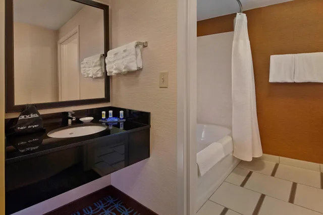 غرفة بسرير كينج، Fairfield Inn Suites Boca Raton 8/8