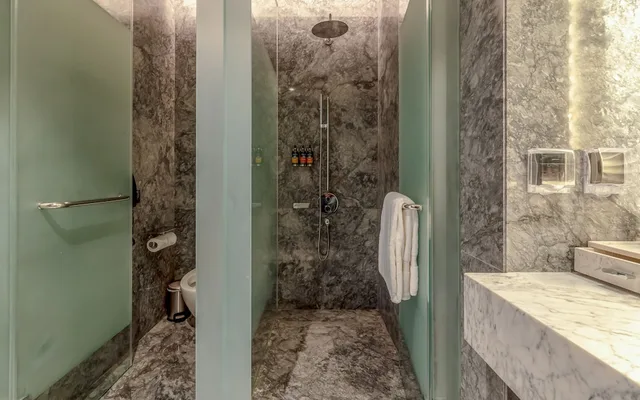 غرفة ديلوكس بسرير كينج بإطلالة على البحر، Rixos Premium Qetaifan Island North 5/5