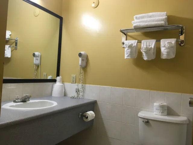 غرفة بسريرين مزدوجين، Super 8 by Wyndham Thunder Bay 3/5