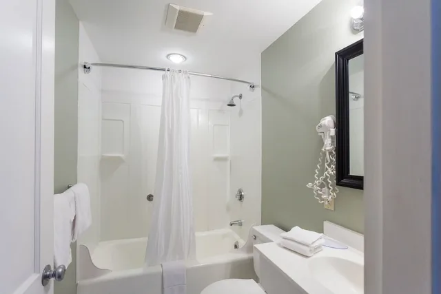 غرفة قياسية بسريرين كوين في الملحق في الطابق العلوي، Quality Inn & Suites Gorham White Mountains 6/7