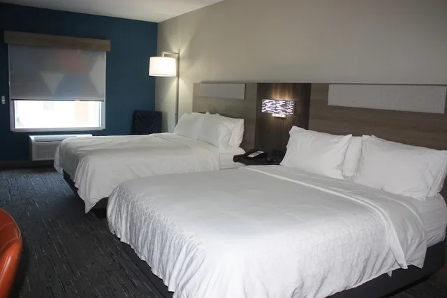جناح بسريرين كوين لذوي الإعاقة، Holiday Inn Express Hotel & Suites Shamrock North 1/5
