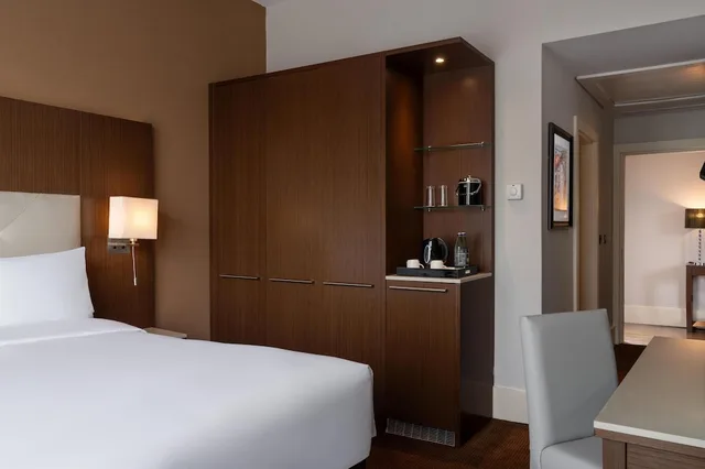 جناح بسرير كينج بغرفة نوم واحدة مع دخول الصالة، Radisson Blu Hotel, Addis Ababa 10/10