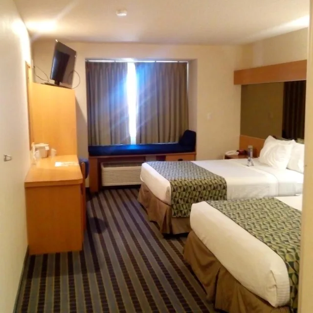 غرفة ديلوكس بسرير كوين لذوي الإعاقة، Microtel Inn and Suites by Wyndham Chihuahua 2/8