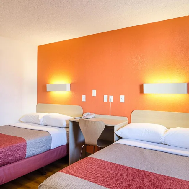 غرفة رباعية لذوي الإعاقة، Motel6 Denver, CO – Downtown 8/10