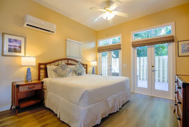 Orchid, Deluxe, Town House, Suite, King Bed, Sofa، Ambrosia Key West 1/2