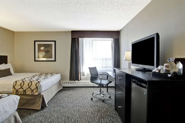غرفة بسريرين كوين يُسمح فيها بالحيوانات الأليفة، Radisson Hotel & Conference Centre West Edmonton, AB 6/7