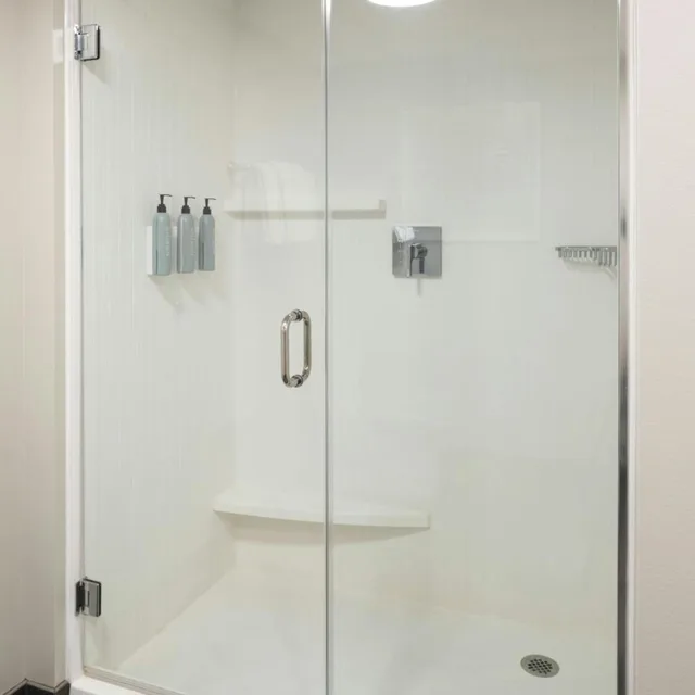 استوديو كبير بسرير كينج بإطلالة على النهر مع أريكة، Courtyard By Marriott La Crosse 3/3