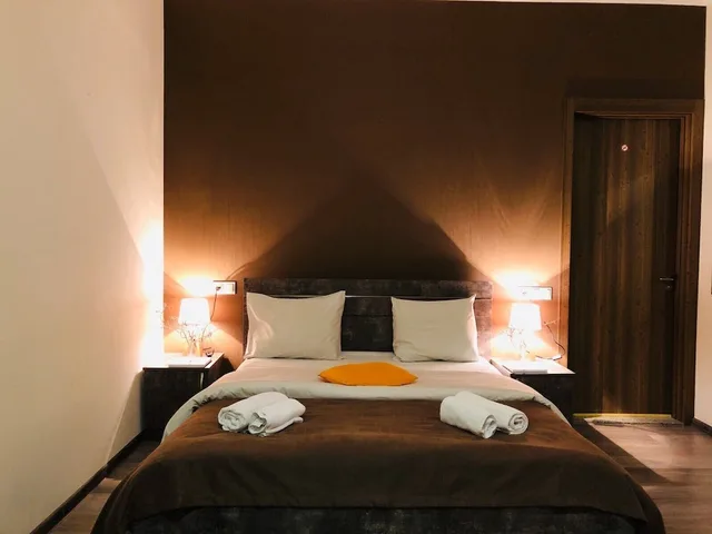 غرفة كبيرة بسرير بطابقين وسرير كوين، Nabadi Hotel 1/3