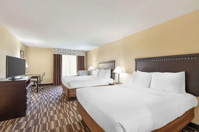 غرفة قياسية بسريرين كوين، Best Western Plus Victor Inn & Suites 3/7