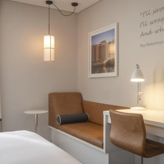 غرفة بسرير كينج وسرير كوين، The Morrison Dublin, Curio Collection by Hilton 1/2