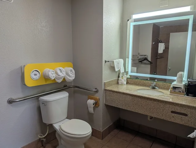 غرفة بسريرين مزدوجين لذوي الإعاقة، Days Inn by Wyndham Arcadia Louisiana 6/6