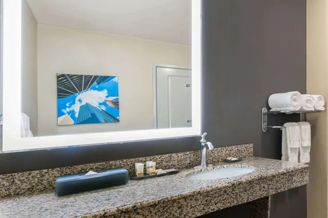 غرفة بسريرين كوين لذوي الإعاقة، La Quinta Inn & Suites by Wyndham Houston Energy Corridor 10/10