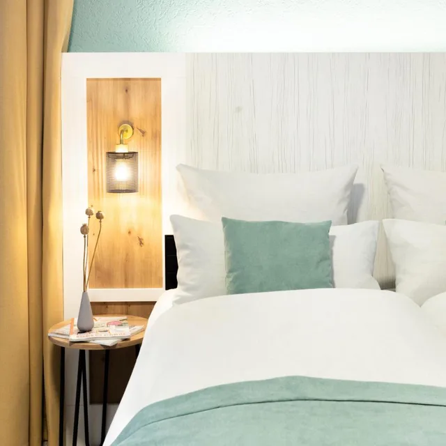 Standard, King Bed, Garner Hotel Cologne - Engelbertz By IHG 3/6