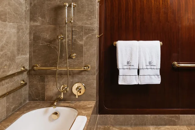 غرفة بريميير بسرير كينج بإطلالة على النهر لذوي الإعاقة، Casa Cipriani New York 4/4