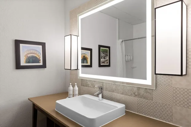 غرفة بسرير كينج، La Quinta Inn & Suites by Wyndham Knoxville West 5/5
