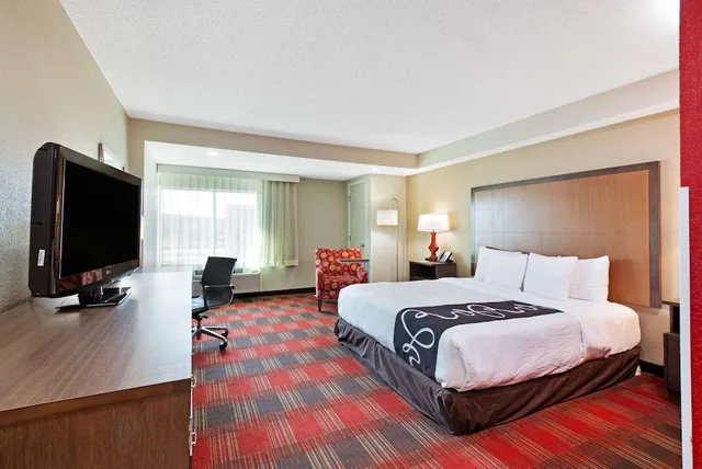 غرفة بسرير كينج لذوي الإعاقة، La Quinta Inn & Suites by Wyndham DC Metro Capital Beltway 1/6