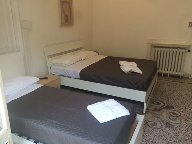غرفة رباعية بسرير كوين وسريرين منفصلين، Guest House Roma 5/6