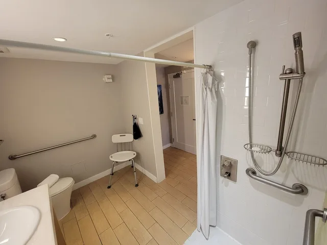 غرفة ديلوكس بسرير كينج لذوي الإعاقة، The Landon Bay Harbor - Miami Beach 4/5