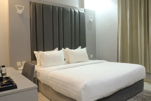 Standard, King Bed, Areen al Naeem 2/7