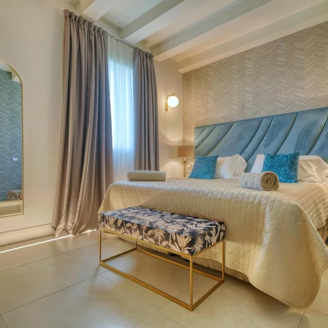جناح بإطلالة على البحيرة بحوض جاكوزي، Palazzo Della Scala 1/8
