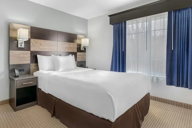 Upgrade, Suite, 2 Queen Beds، MainStay Suites Madison Airport 8/10