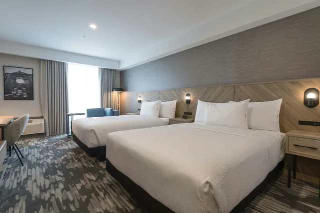 Standard, 2 Queen Beds, Sandman Signature Winnipeg Airport 4/6
