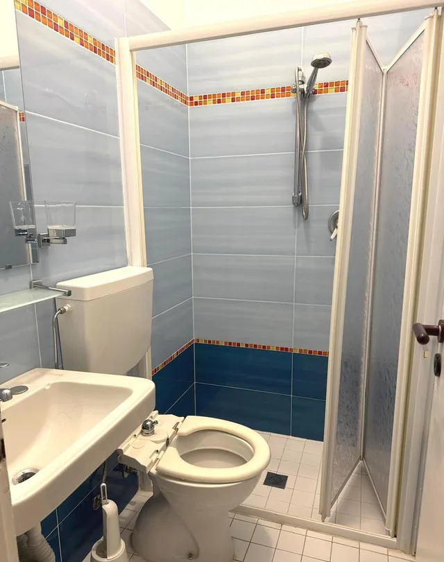 غرفة قياسية ثلاثية، Hotel Nautilus 5/8
