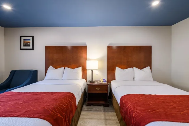 Standard, Single, 2 Double Beds، Hyland Inn near Pasadena Civic Center 2/5