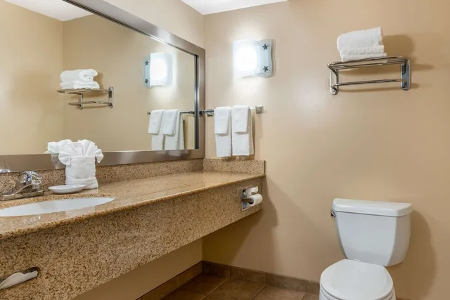 Standard, King Bed, Accessible, Best Western Plus Capitola By the Sea Inn Suites 6/8
