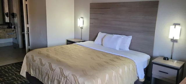 1 King Bed - Smoking, Micfridge، Motel6 Jackson, MS - Southwest 2/10