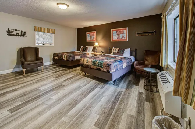 غرفة قياسية بسريرين كوين، Brookside Lodge 1/4