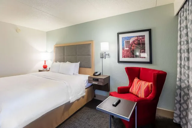 غرفة بسرير كينج، Hampton Inn St. Charles St. Peters 2/4