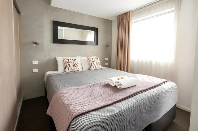 2 Bedrooms, Connecting, Apartment, Boulevard On Beaumont 1/1