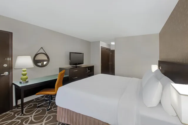 غرفة تنفيذية بسرير كينج، Crowne Plaza Kitchener Waterloo 3/5