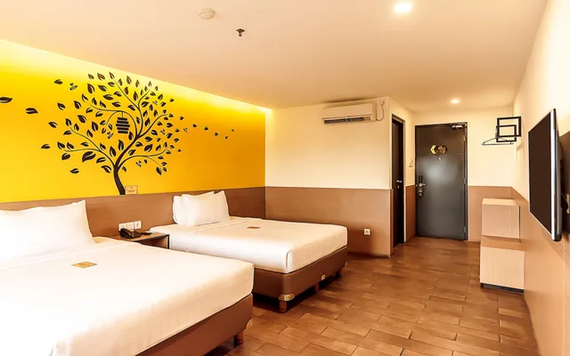 Superior, Twin Beds, Yellow Bee Hotel 3/6