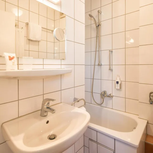 غرفة مفردة، HOTEL ISARTOR 9/10