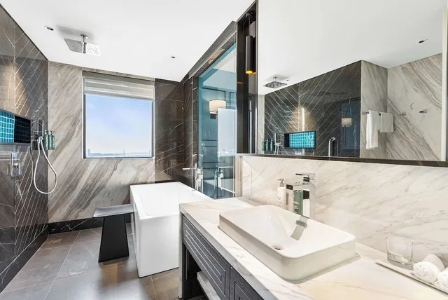 جناح جونيور بسرير مزدوج بحوض استحمام، Hilton Garden Inn Da Nang 6/7