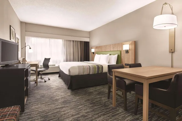 Suite, 2 Queen Beds, Country Inn & Suites by Radisson, Williamsburg East (Busch Gardens), VA 2/2