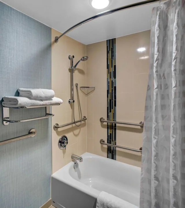 جناح بسرير كينج مع أريكة بحوض استحمام لذوي الإعاقة، Hyatt Place Nashville Opryland 3/5