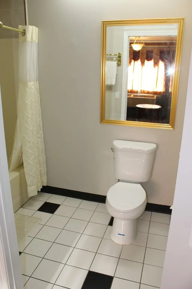 غرفة حصرية بسرير كينج بحوض جاكوزي للمدخنين، Liberty Inn Atlantic City 6/9
