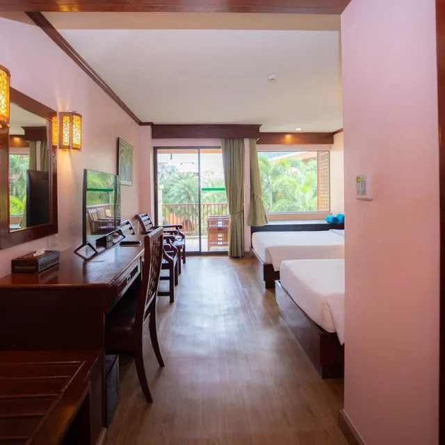 غرفة ديلوكس بسريرين منفصلين بإطلالة على المسبح، Baumanburi Hotel 8/10