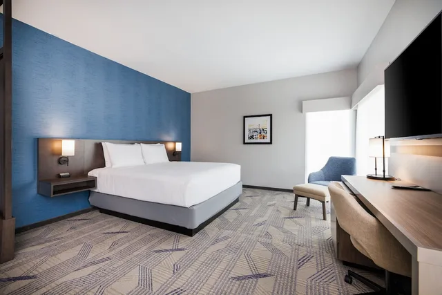 Specialty, King Bed, Sofa، Hyatt Place San Carlos 1/2