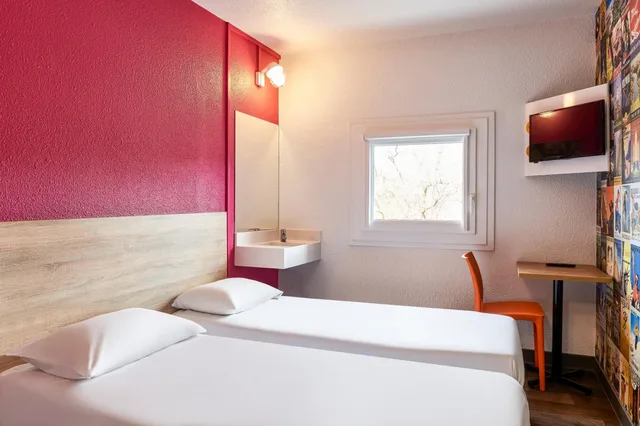 Car, Twin Beds, Shared Bathroom، hotelF1 Roissy CDG 2/10